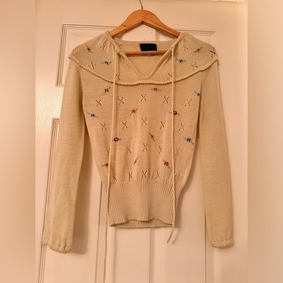 Cottage core bell sleeve sweater - Picture 3 of 7